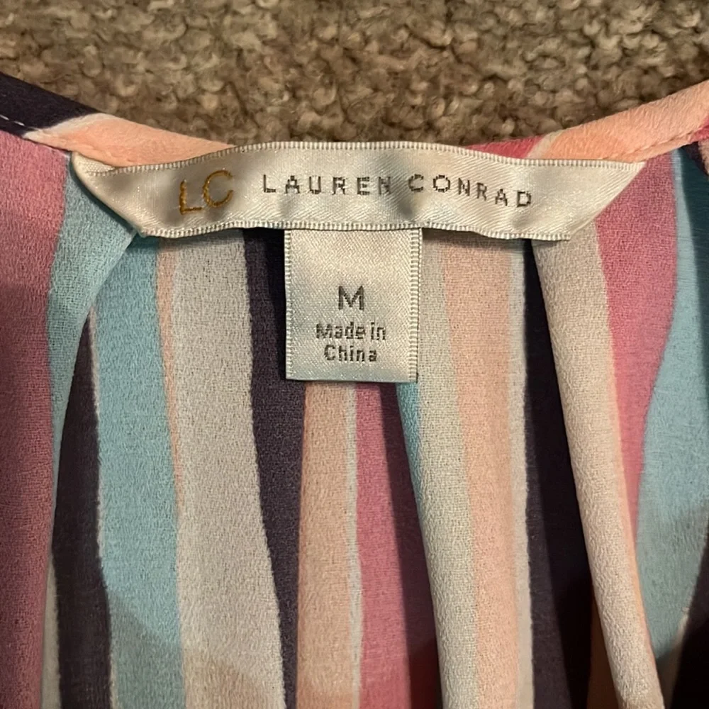 Women’s Lauren Conrad dress with belt. - Picture 3 of 4